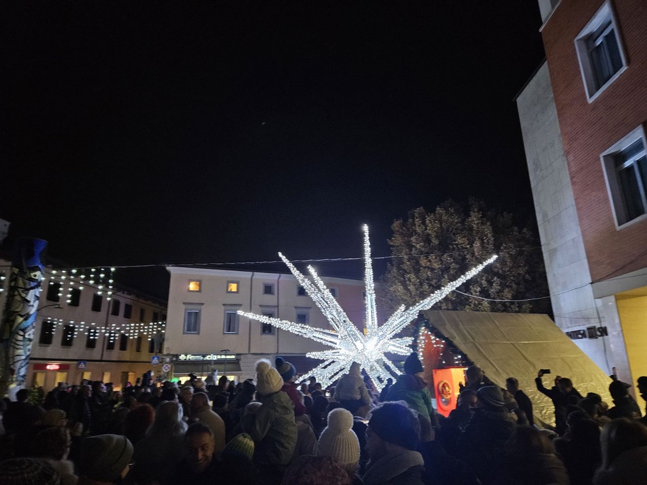 Accesa la magia del Natale con la Grande Stella