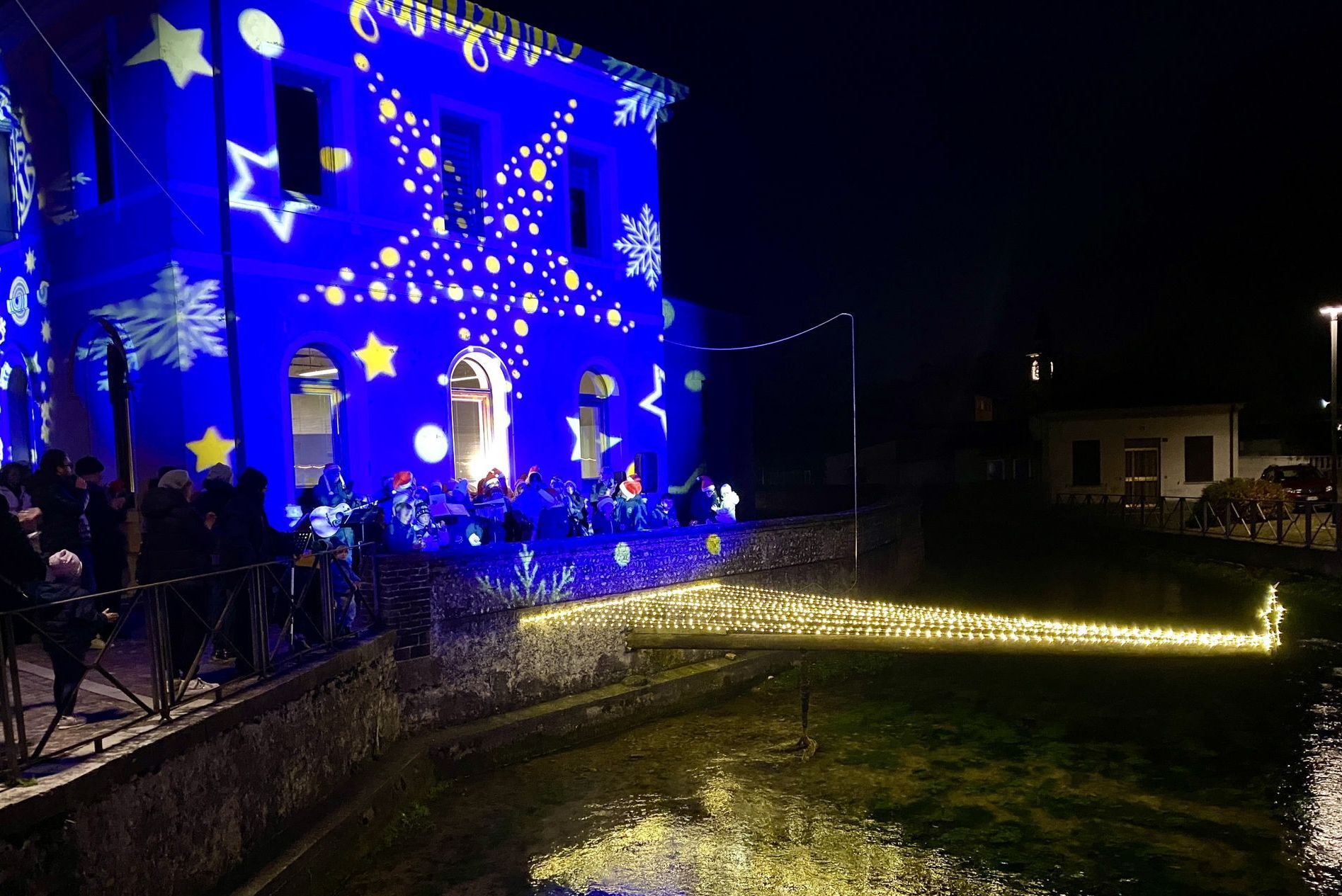 Chi dice che l’albero di Natale deve stare in piedi ... ?